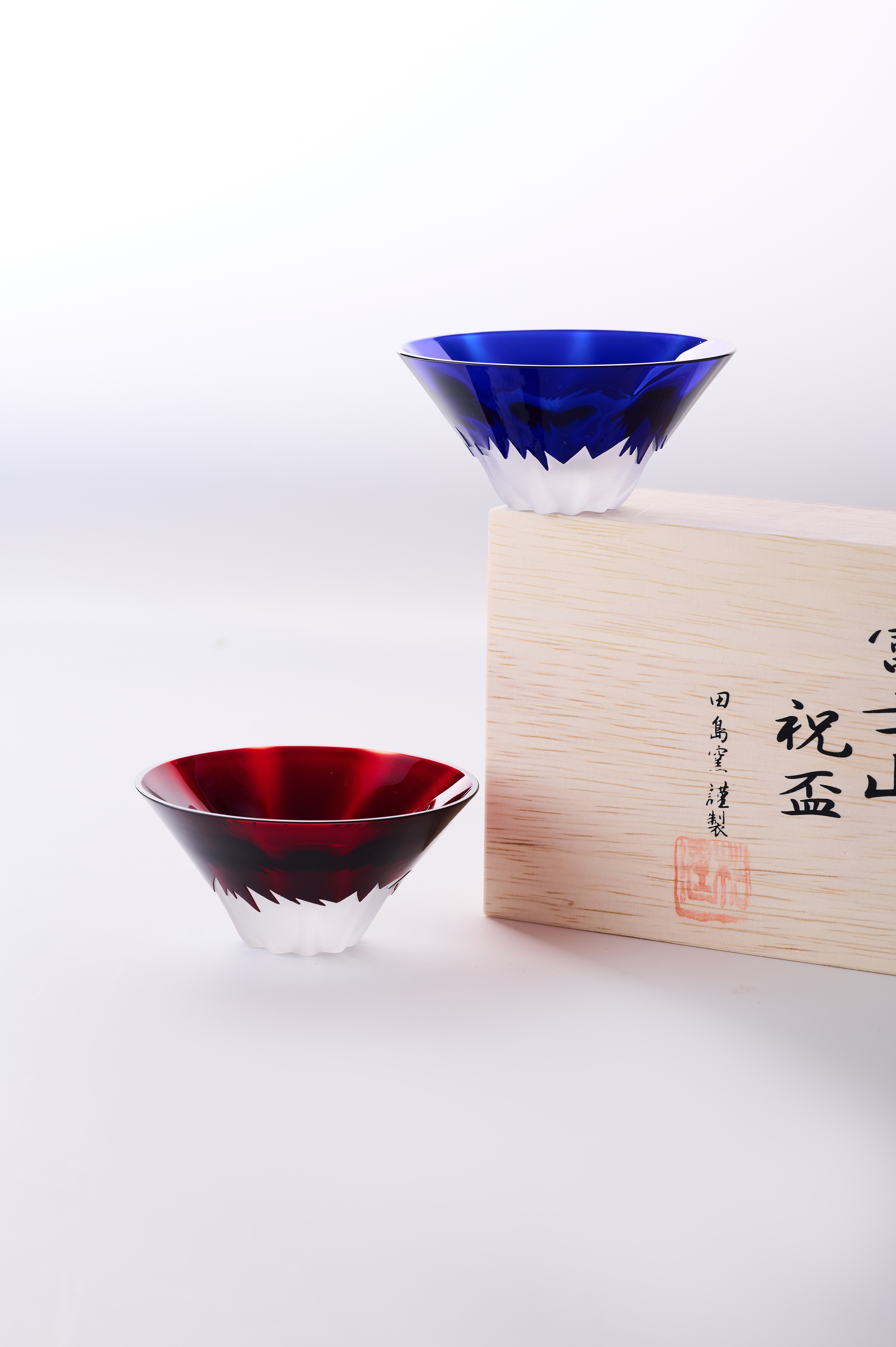 картинка Набор рюмок для саке "Фудзи" 2х55мл от магазина Товары из Японии и Юго-Восточной Азии