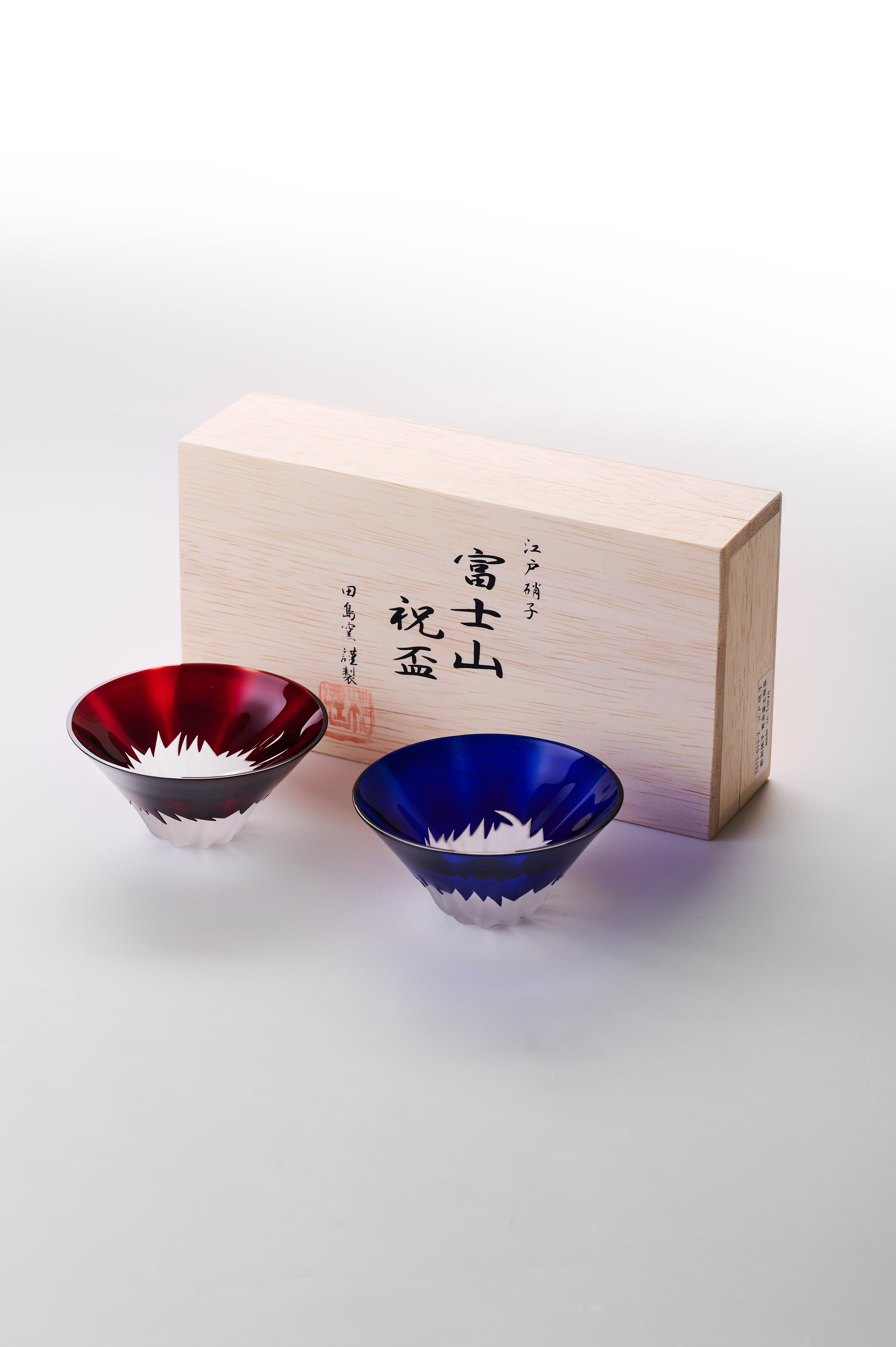 картинка Набор рюмок для саке "Фудзи" 2х55мл от магазина Товары из Японии и Юго-Восточной Азии