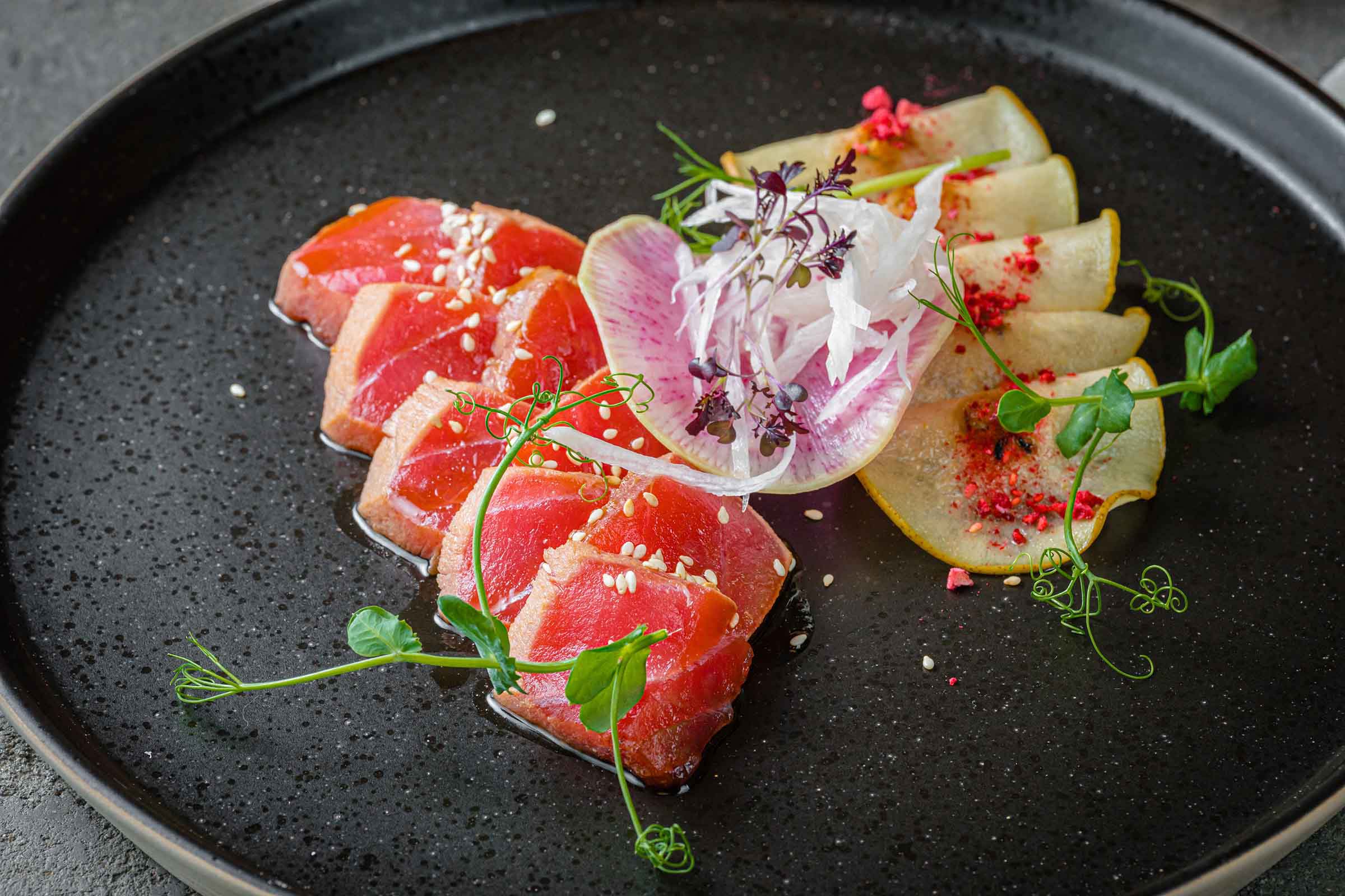 Татаки из тунца - легкая, простая и полезная рыбная закуска. 